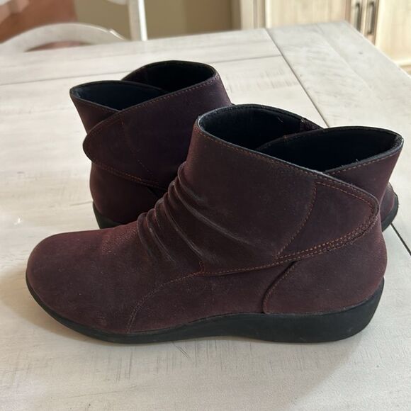 CLARKS CLOUDSTEPPERS Maroon Ankle Boots - Picture 6 of 9